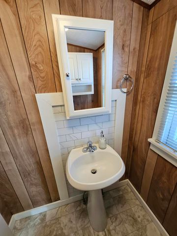 7 E Broadway, Monett, MO 65708