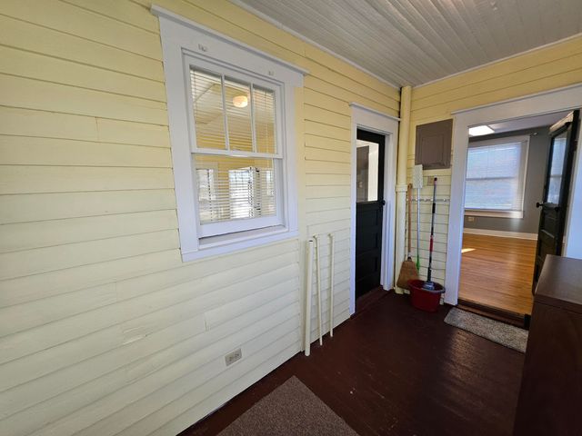 7 E Broadway, Monett, MO 65708