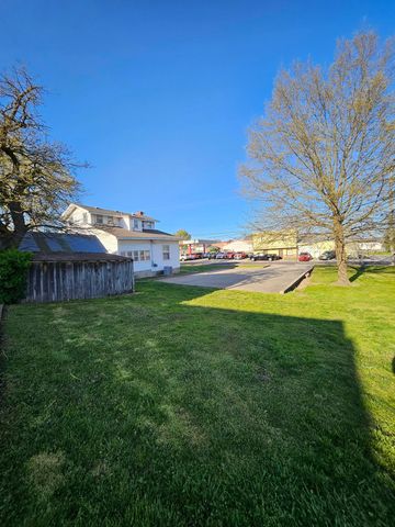 7 E Broadway, Monett, MO 65708