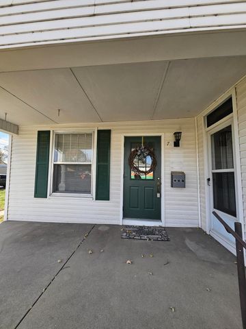 7 E Broadway, Monett, MO 65708