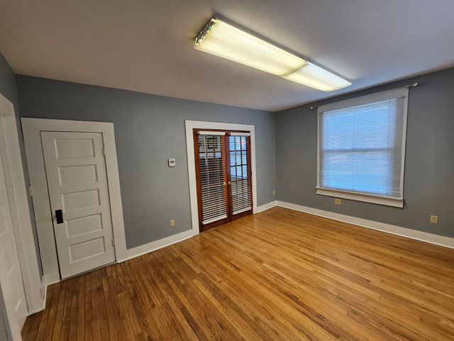 7 E Broadway, Monett, MO 65708