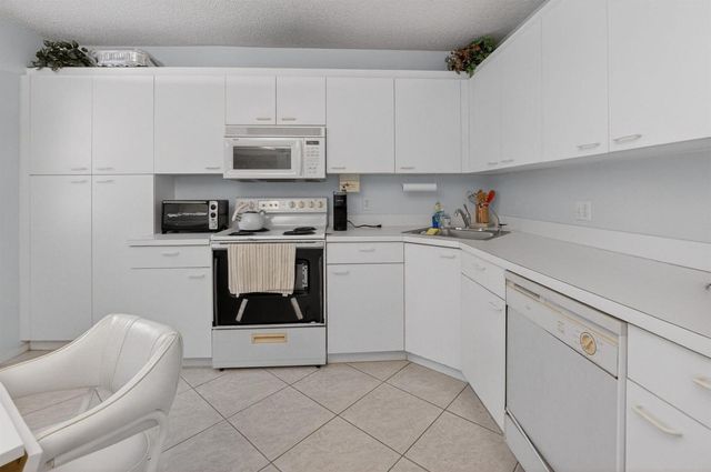 5153 Floria Drive M, Boynton Beach, FL 33437
