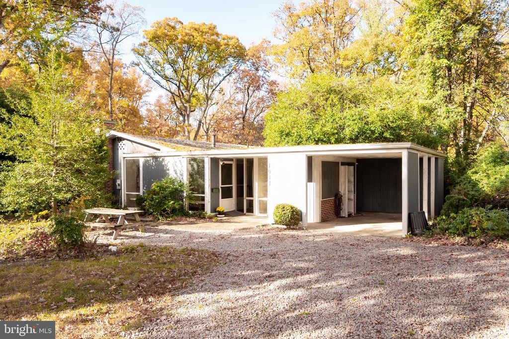 1911 MARTHAS RD, Alexandria, VA 22307