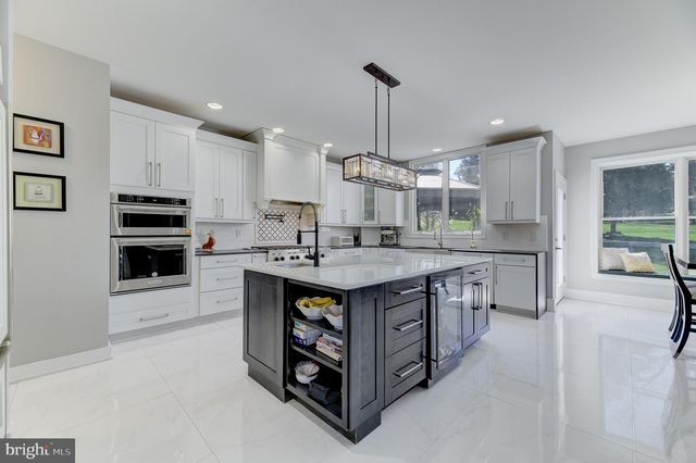 206 VAN ZANDT RD, Skillman, NJ 08558