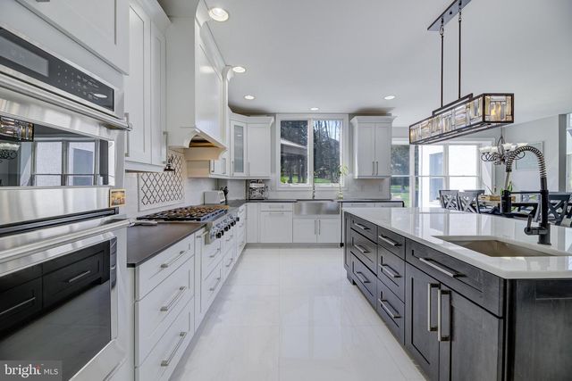 206 VAN ZANDT RD, Skillman, NJ 08558