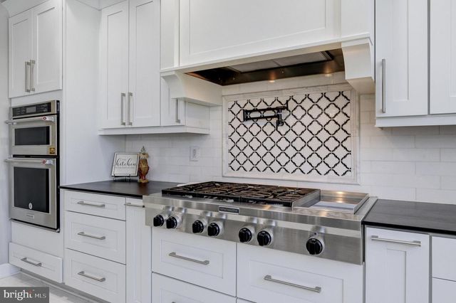 206 VAN ZANDT RD, Skillman, NJ 08558