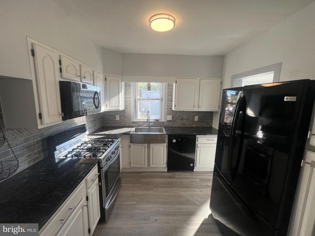 1032 QUEEN ST, Pottstown, PA 19464