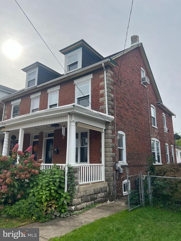 1032 QUEEN ST, Pottstown, PA 19464