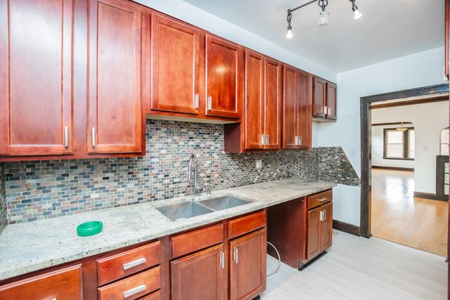 11127 S Homewood Avenue, Chicago, IL 60643