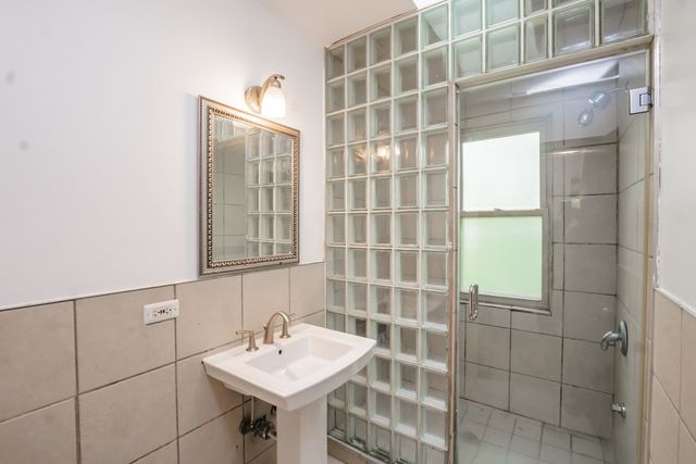 11127 S Homewood Avenue, Chicago, IL 60643