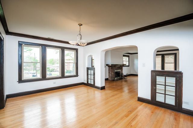 11127 S Homewood Avenue, Chicago, IL 60643