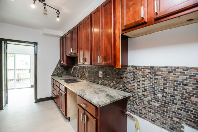 11127 S Homewood Avenue, Chicago, IL 60643