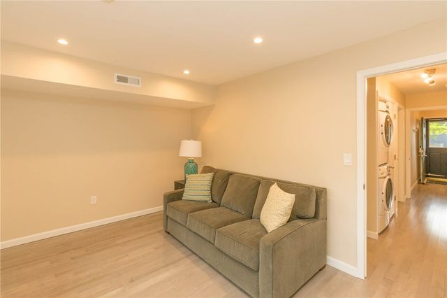 319 Swans Wharf Row, Newport, RI 02840