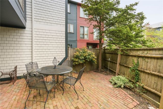 319 Swans Wharf Row, Newport, RI 02840