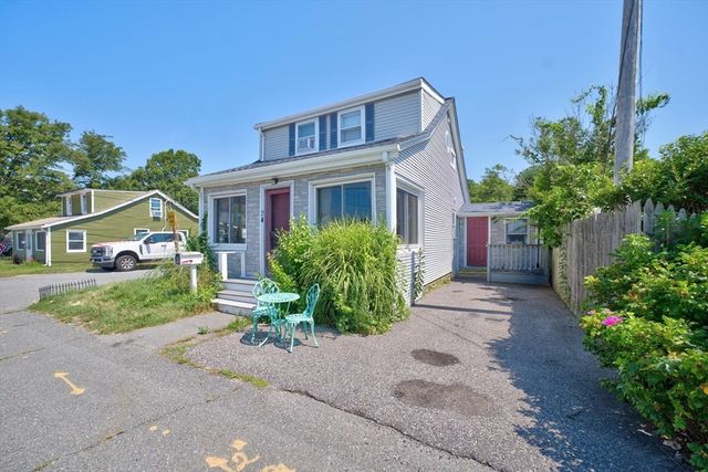 24 Ripley St, Somerset, MA 02725