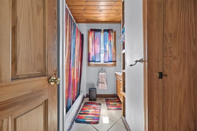 24 Ripley St, Somerset, MA 02725