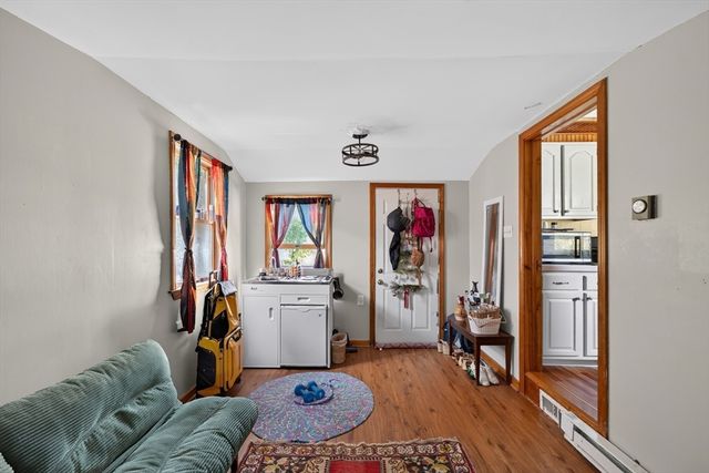 24 Ripley St, Somerset, MA 02725