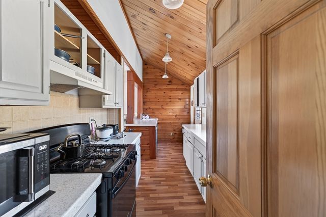 24 Ripley St, Somerset, MA 02725