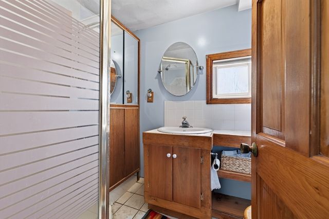 24 Ripley St, Somerset, MA 02725