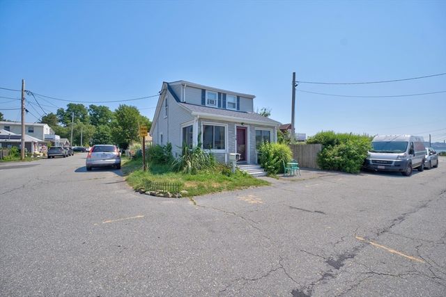 24 Ripley St, Somerset, MA 02725