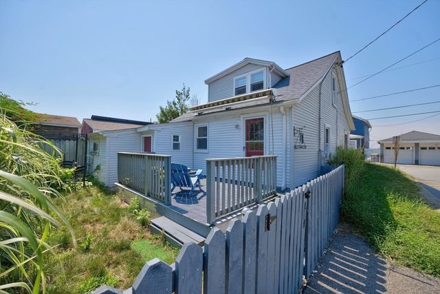 24 Ripley St, Somerset, MA 02725