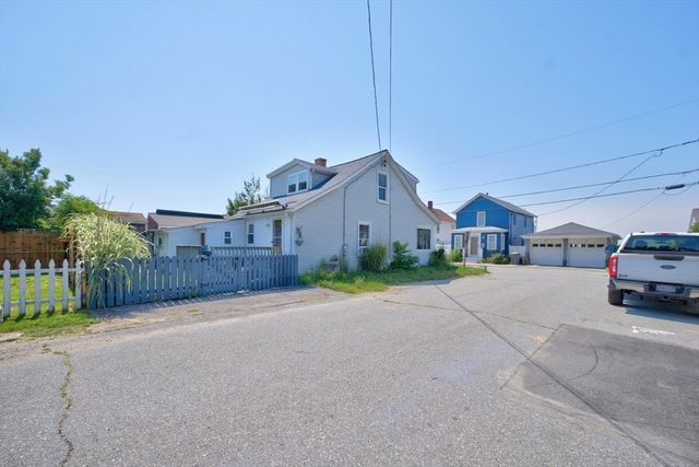 24 Ripley St, Somerset, MA 02725