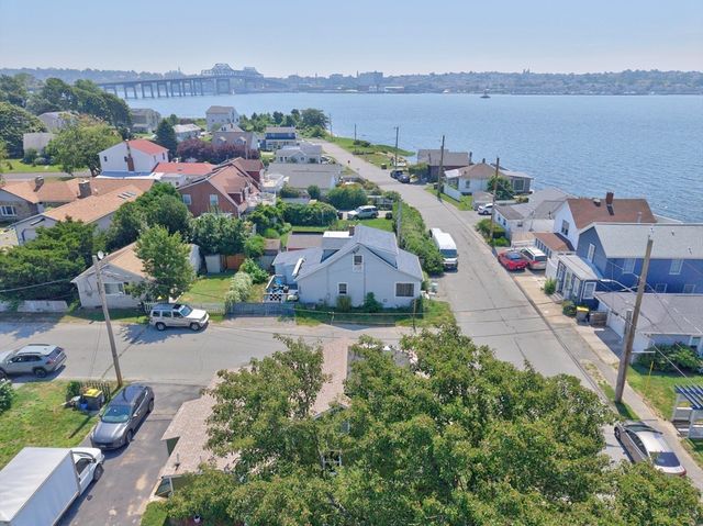 24 Ripley St, Somerset, MA 02725