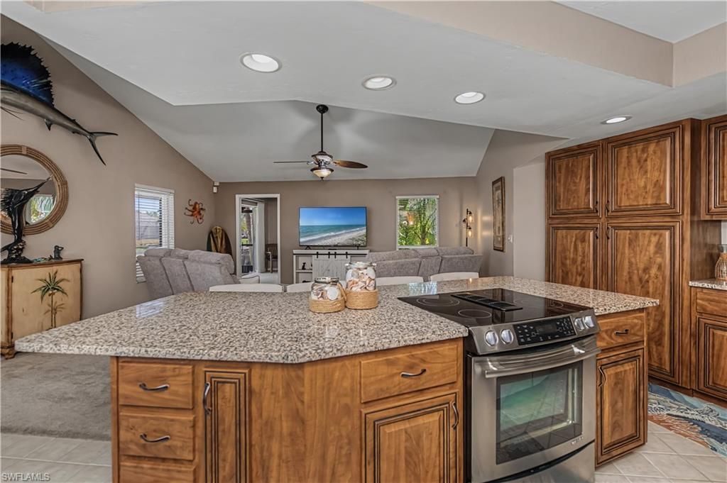 Image 20 of property listing at 4521 SW 2nd AVE, Cape Coral, FL 33914