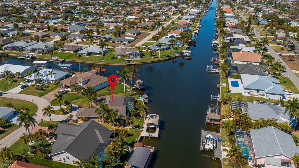 Image 8 of property listing at 4521 SW 2nd AVE, Cape Coral, FL 33914