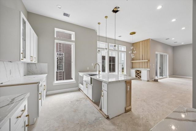 1189 W 19th Street, Houston, TX 77008