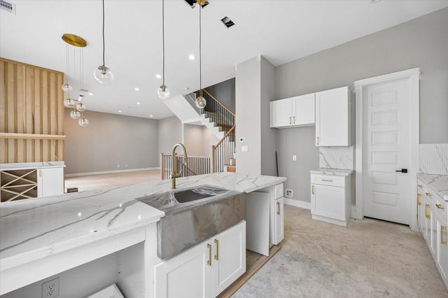 1189 W 19th Street, Houston, TX 77008