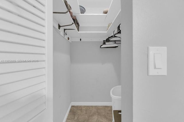 5300 Washington St J218, Hollywood, FL 33021