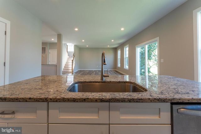 136 ALMOND ST, Orange, VA 22960