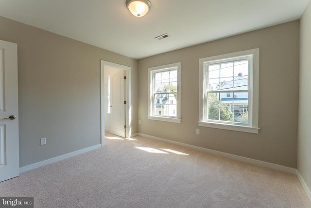 136 ALMOND ST, Orange, VA 22960