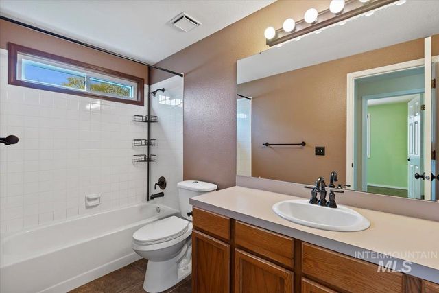 4844 N Johns Landing Way, Boise, ID 83703