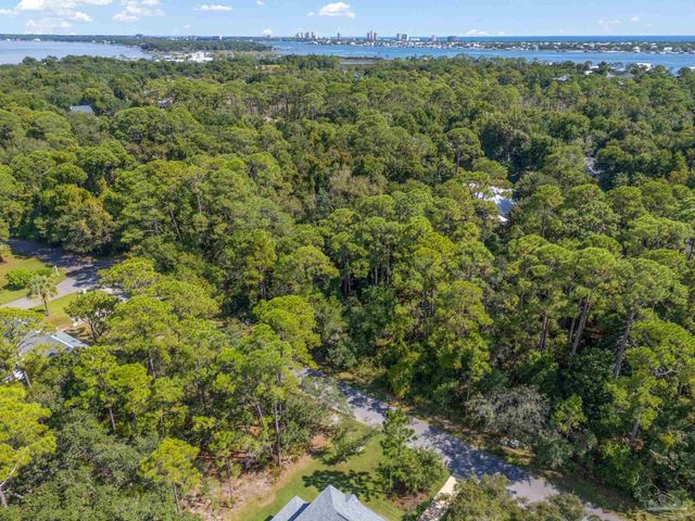 5602 North Shore Way, Pensacola, FL 32507