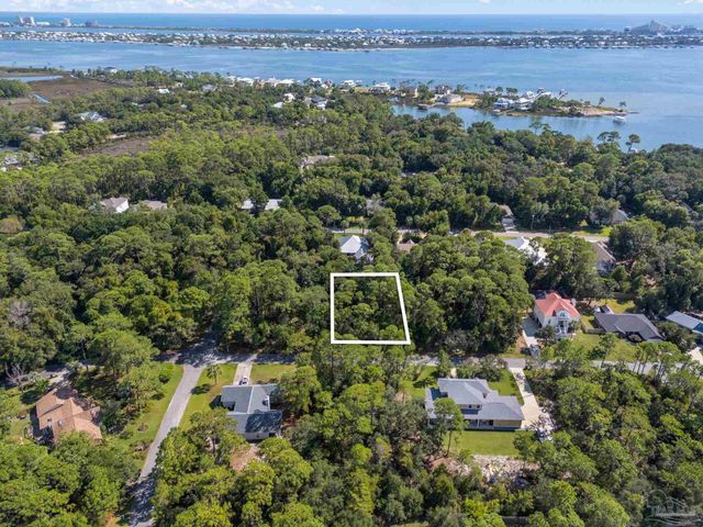 5602 North Shore Way, Pensacola, FL 32507