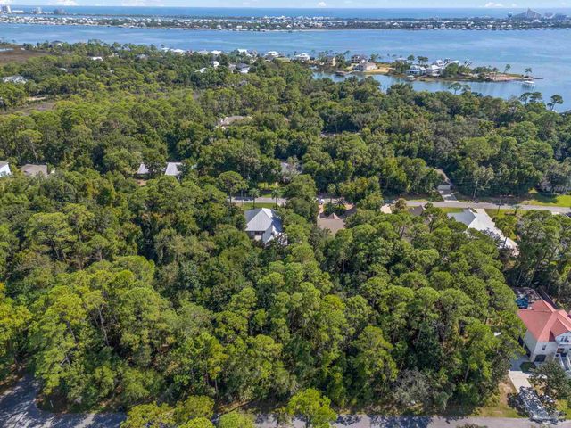 5602 North Shore Way, Pensacola, FL 32507