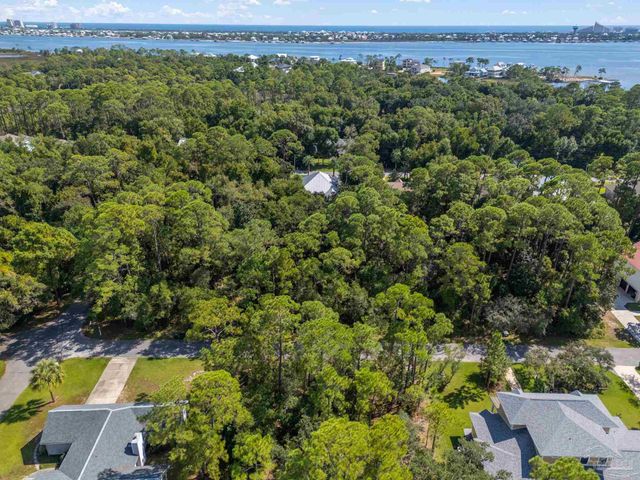 5602 North Shore Way, Pensacola, FL 32507