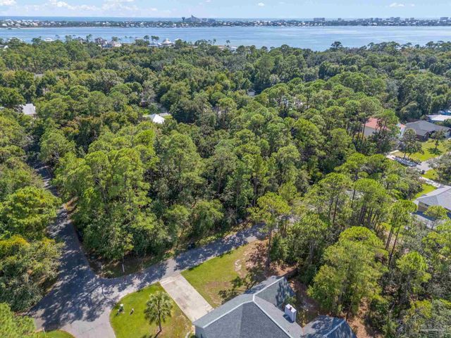 5602 North Shore Way, Pensacola, FL 32507