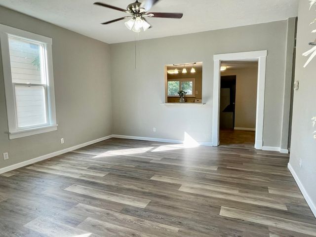 1107 Gypsum Ave., Salina, KS 67401