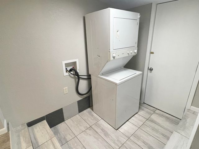 1107 Gypsum Ave., Salina, KS 67401