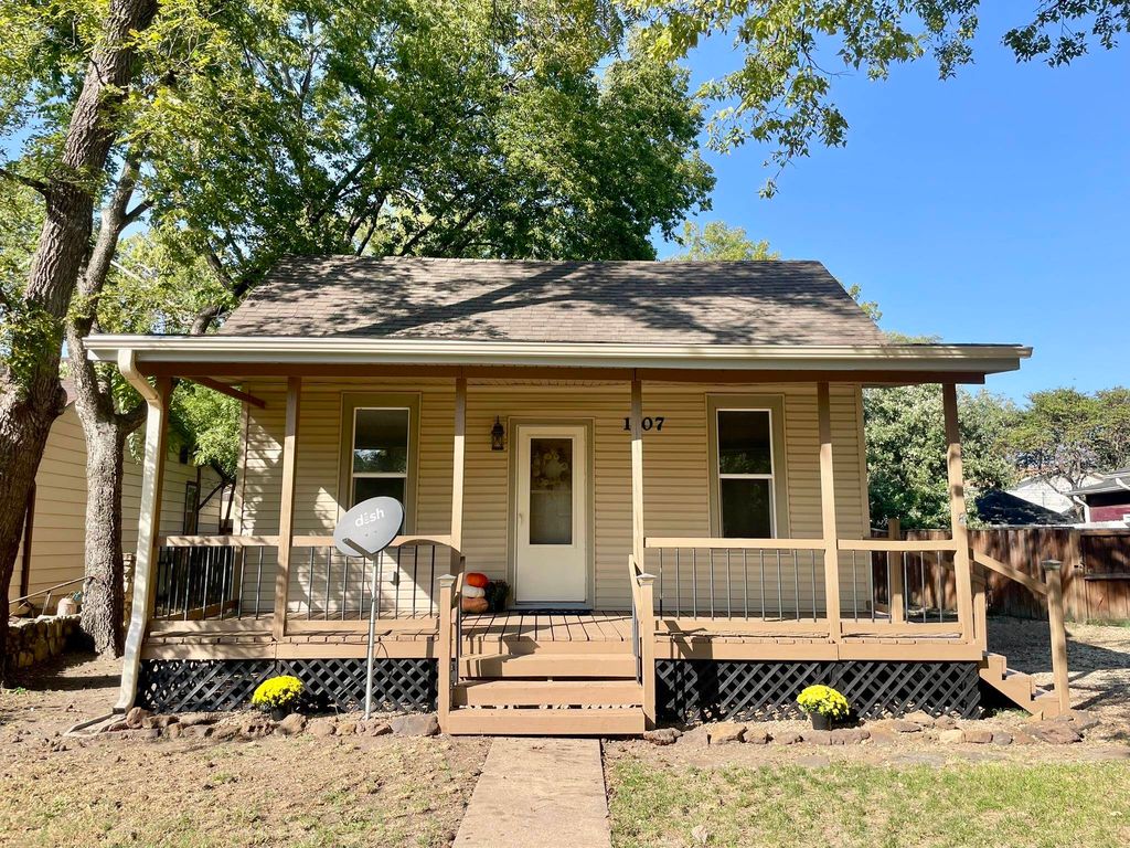 1107 Gypsum Ave., Salina, KS 67401