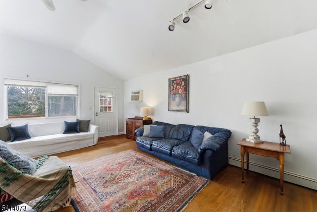 2455 3Rd St, Fort Lee Boro, NJ 07024