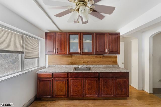 2455 3Rd St, Fort Lee Boro, NJ 07024