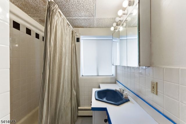 2455 3Rd St, Fort Lee Boro, NJ 07024