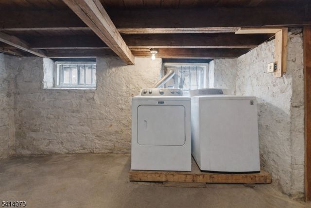 2455 3Rd St, Fort Lee Boro, NJ 07024