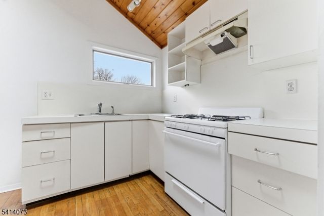 2455 3Rd St, Fort Lee Boro, NJ 07024