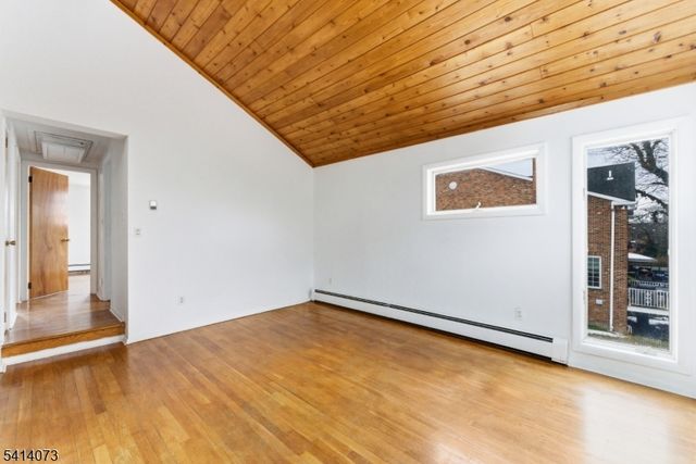 2455 3Rd St, Fort Lee Boro, NJ 07024