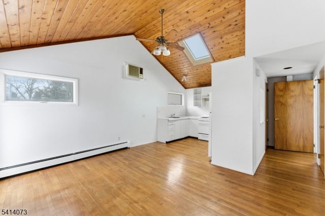 2455 3Rd St, Fort Lee Boro, NJ 07024